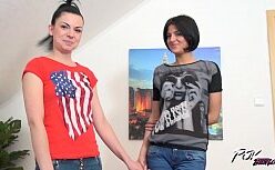 Gostosas porno dando a xana juntas pro sacana dotado