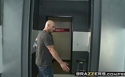 Spankgang policial safada dando a perereca pro detento bem dotado