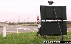 Spankgang putaria deliciosa com essa cadelinha dentro da cozinha