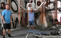 Revista private safadinha linda dando cheia de tesão na academia