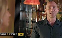 Fodendo a coroa gostosa até o talo em pornogrates